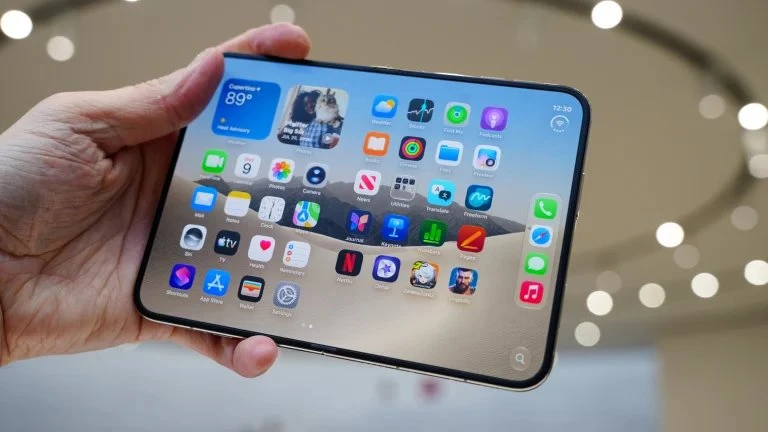 Màn hình mờ trên iPhone Duo giúp giảm chói và dấu vân tay