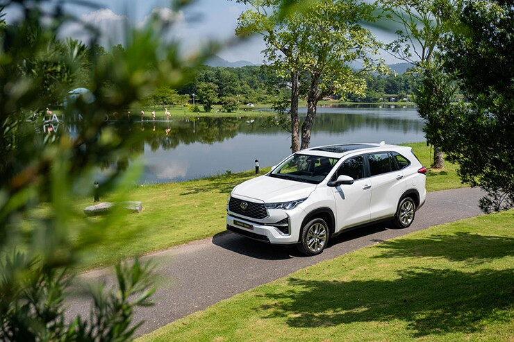 Toyota Innova Cross nhập khẩu nguyên chiếc từ Indonesia