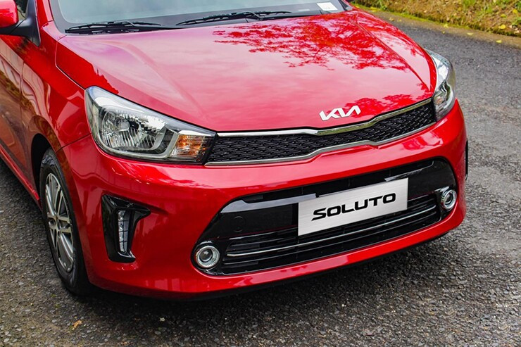Chi tiết lưới tản nhiệt và hệ thống đèn xe KIA Soluto