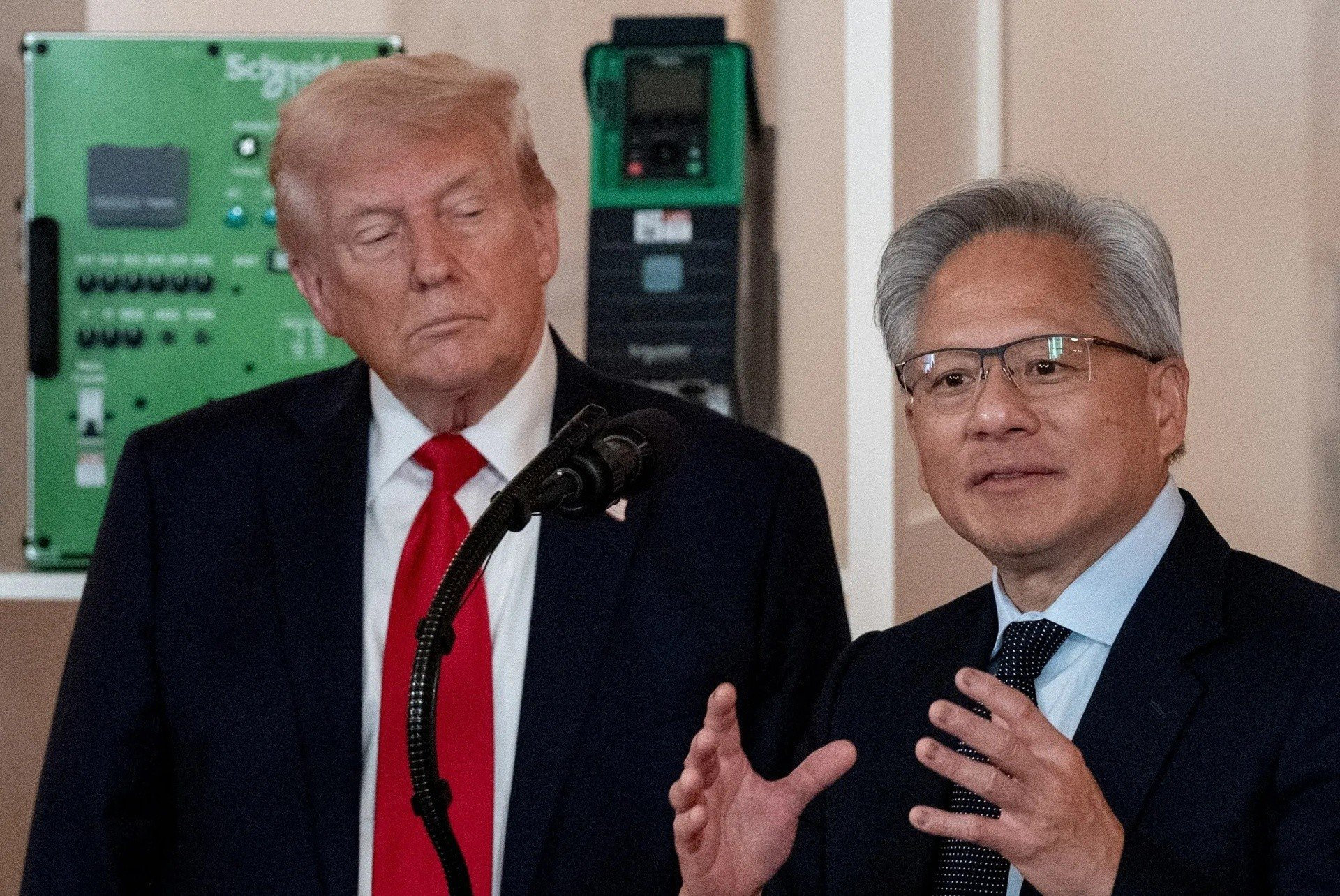 Tổng thống Donald Trump và CEO Jensen Huang về chiến lược AI