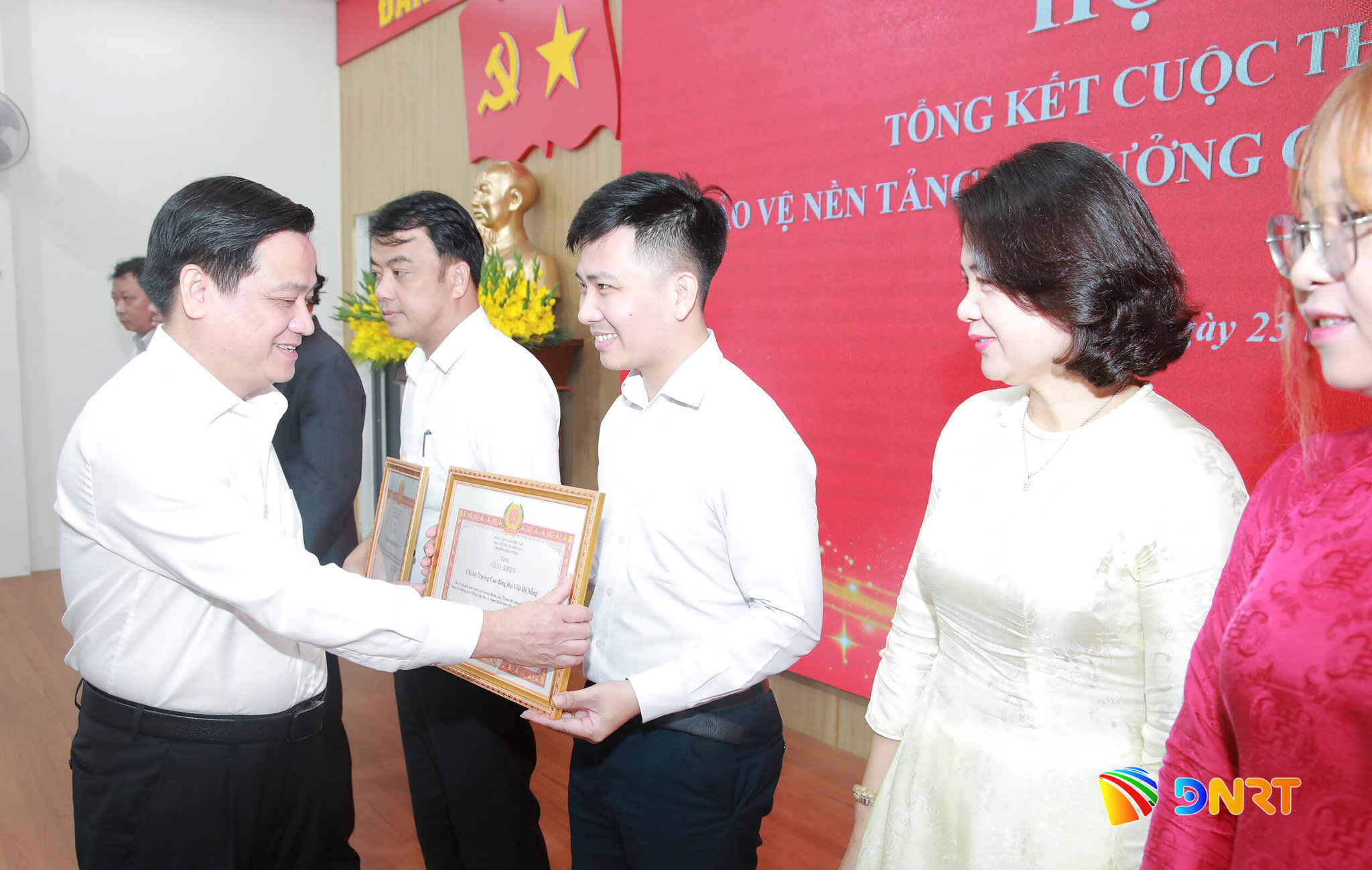 A THUYEN KHEN 1