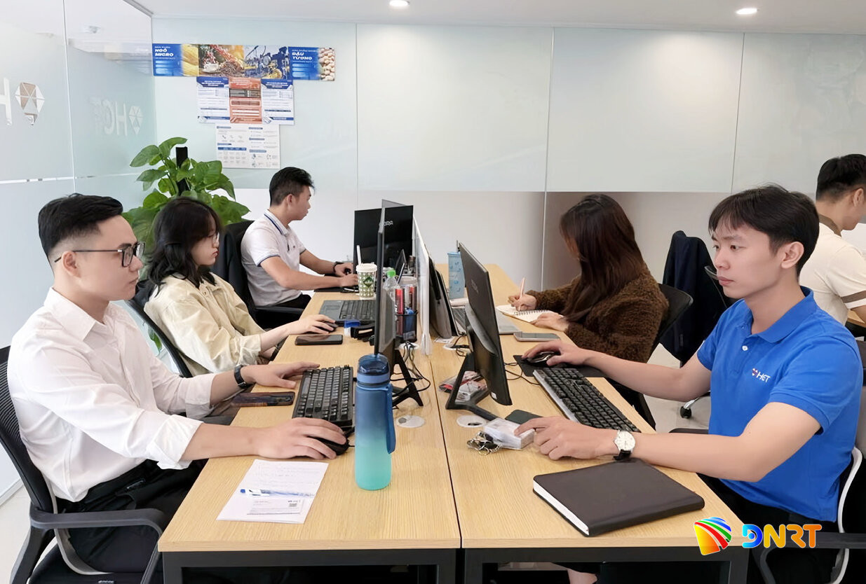 Ảnh 1 - Đội ngũ nhân viên của HCT miền Trung đã ứng dụng thành thạo các công cụ số trong thời gian gần đây