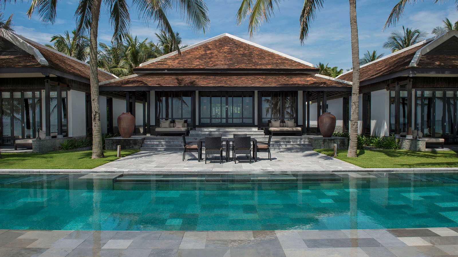 four-seasons-resort-the-nam-hai-rong-cua-don-chao-the-gioi-cung-noi-nhip-yeu-thuong-va-doan-vien.jpg