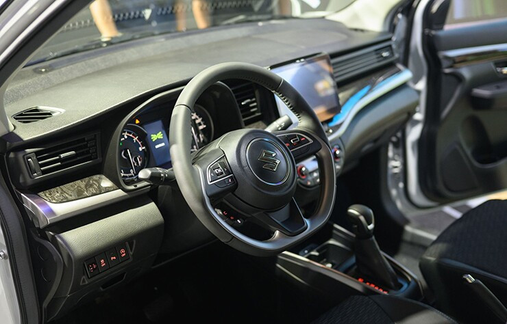 Khoang lái tổng thể Suzuki XL7 Hybrid