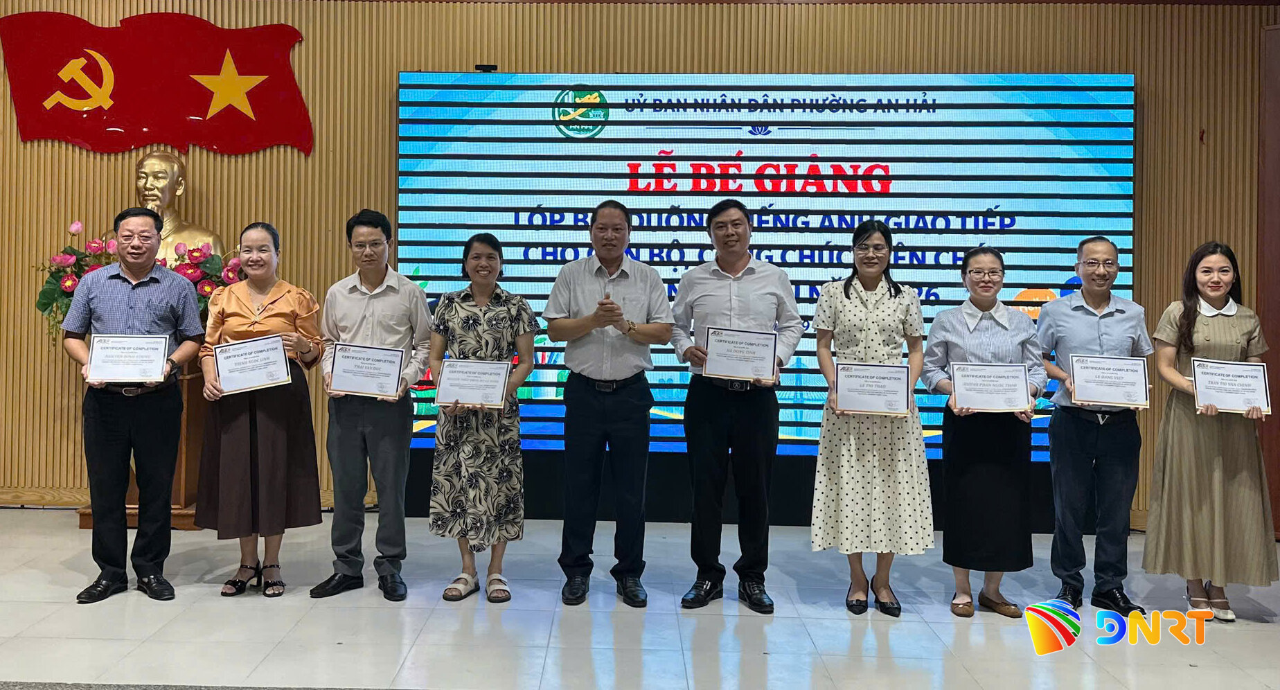 Trao chng nhn hoan thanh khoa hc cho cac hc vien