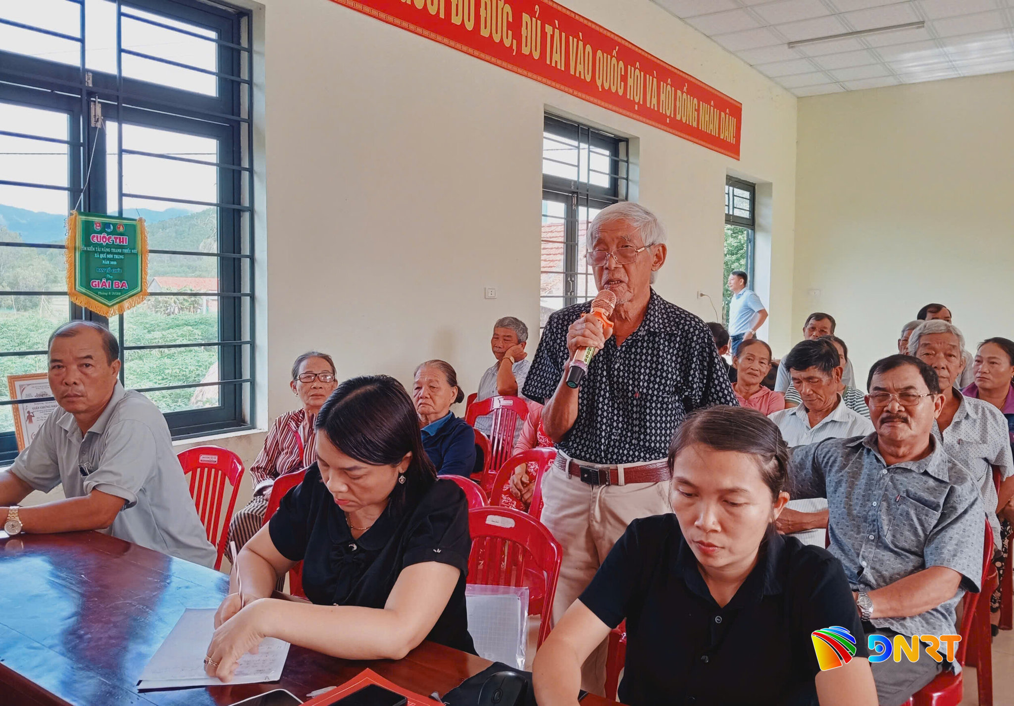 bí thư lắng nghe nhân dân 1