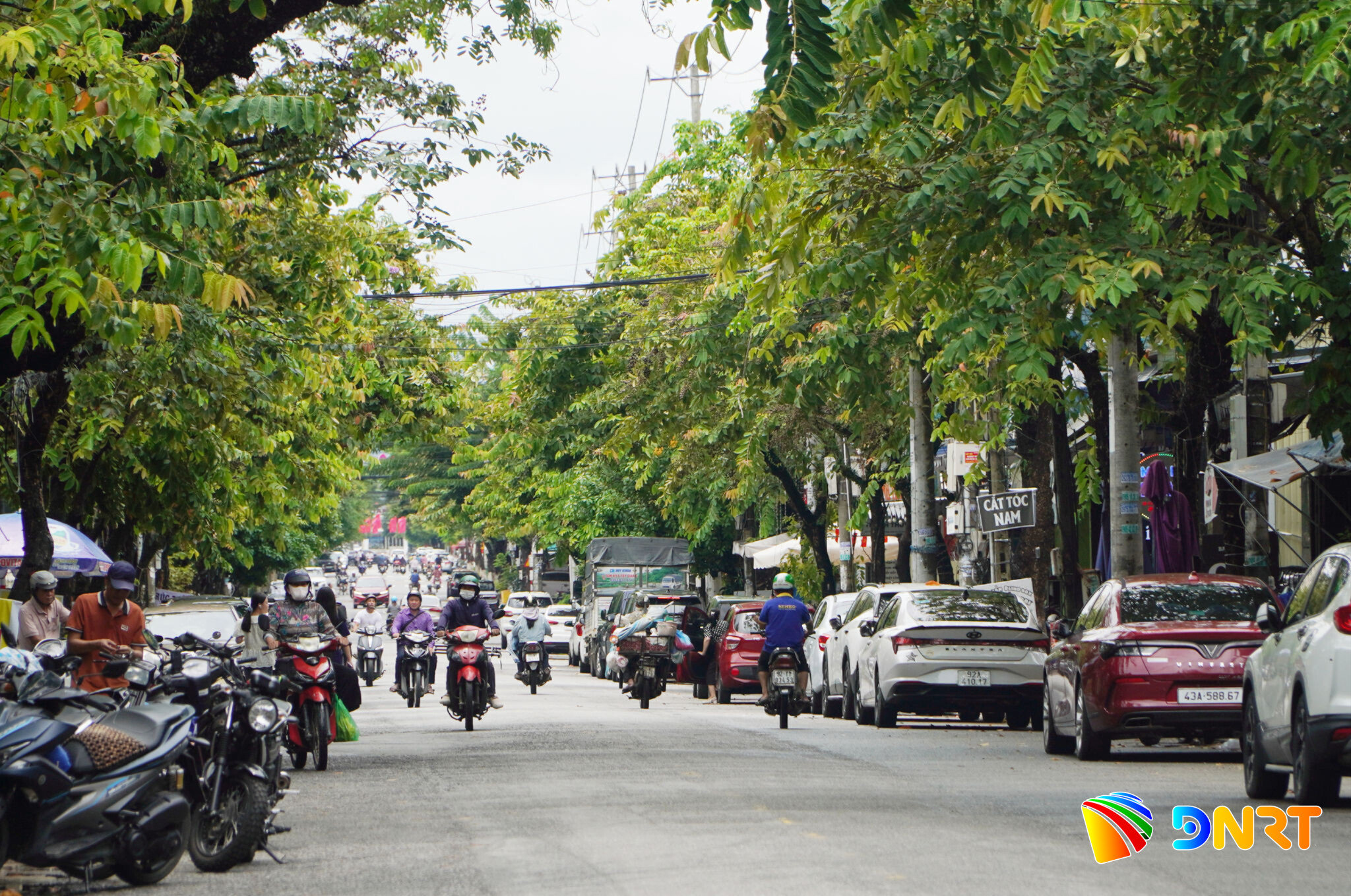 Con đường Huỳnh Thúc Kháng luôn là khu phố sầm uất nhất bao lâu nay ở phường Tam Kỳ. Ảnh: PHAN VINH