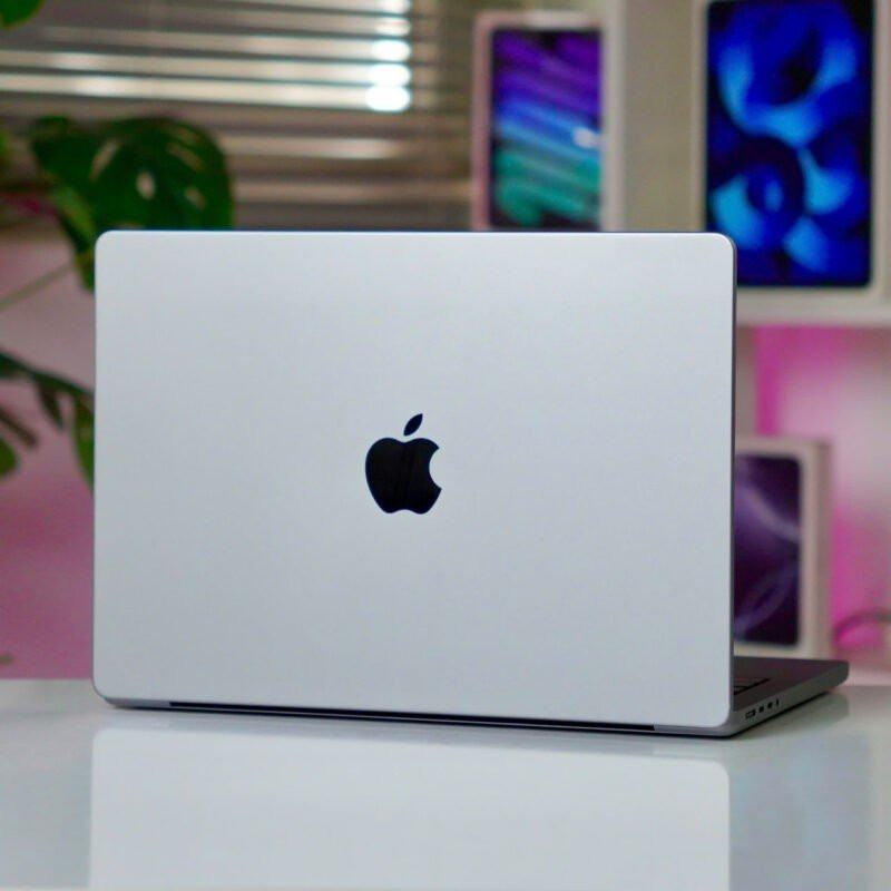 Thế hệ MacBook Pro mới với màn hình cảm ứng và tấm nền OLED sắc nét