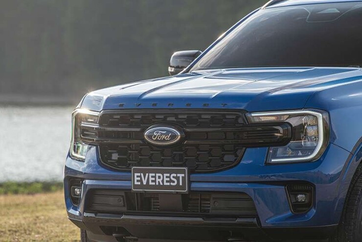 Thiết kế đầu xe Ford Everest 2026 ấn tượng với cụm đèn LED hình chữ C