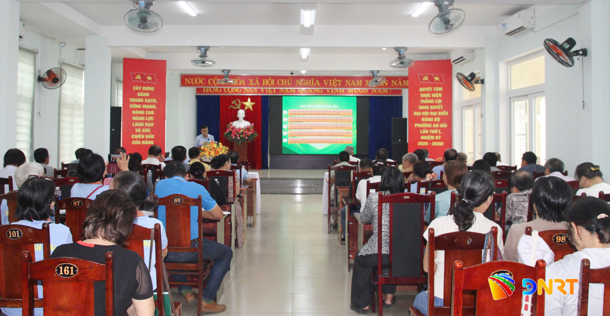 Quang cnh Hi ngh quan trit Ngh quyt Hi Nong dan cac cp