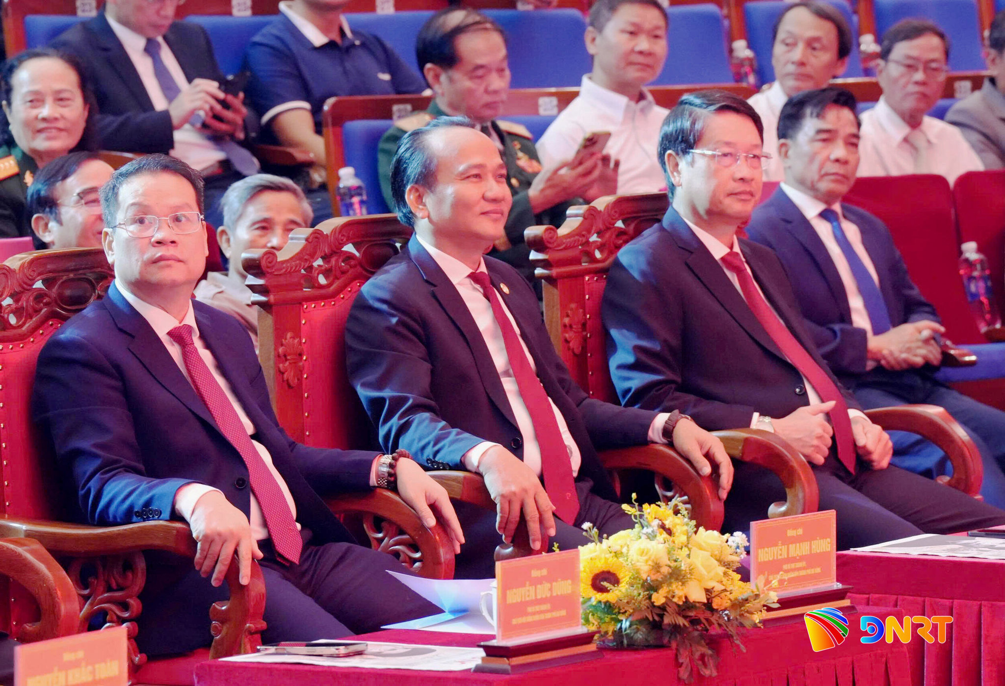 Các đồng chí Thường trực Thành ủy dự lễ. Ảnh: T. CÔNG - T. HUY