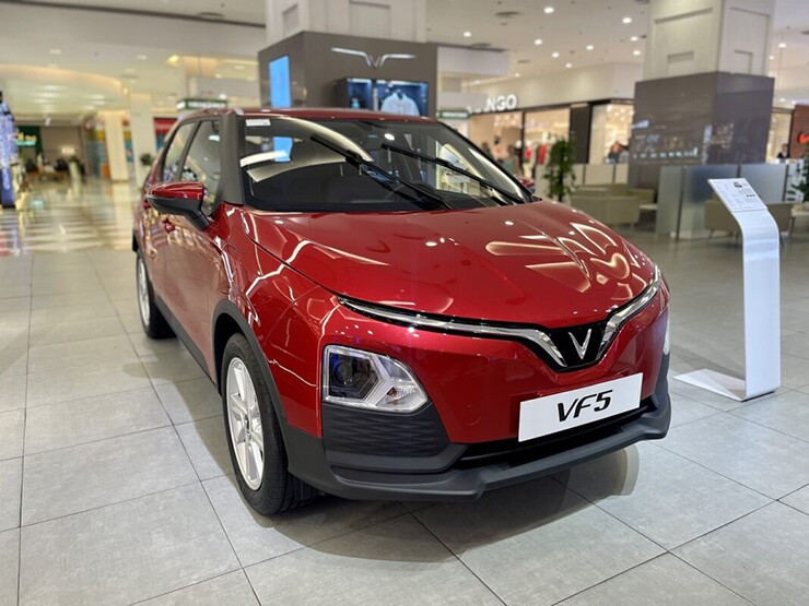 Phần đầu xe VinFast VF 5 với tạo hình chữ V đặc trưng
