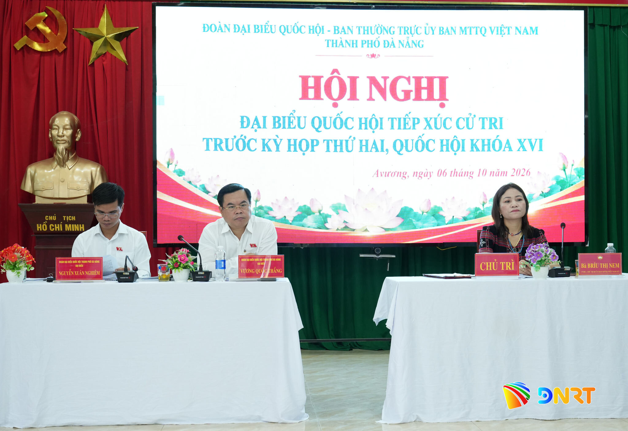 doan-dai-bieu-quoc-hoi-don-vi-thanh-pho-da-nang-tiep-xuc-cu-tri-tai-xa-avuong(1).jpg