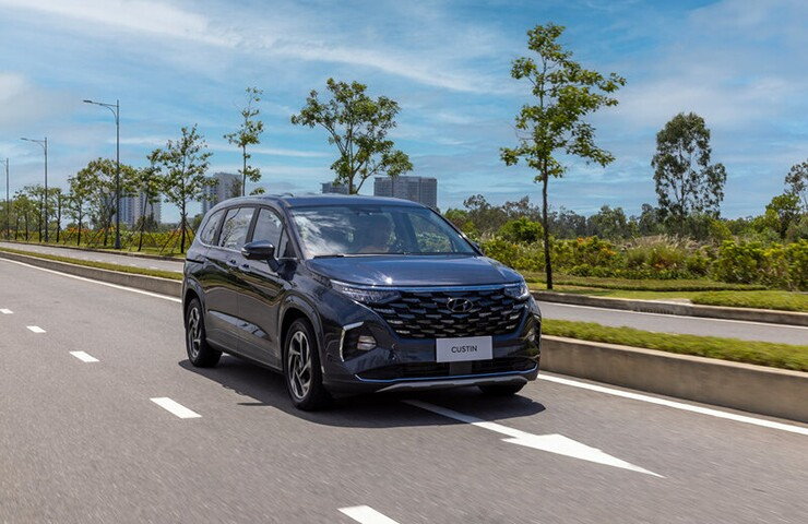 Không gian hàng ghế hành khách trên Hyundai Custin