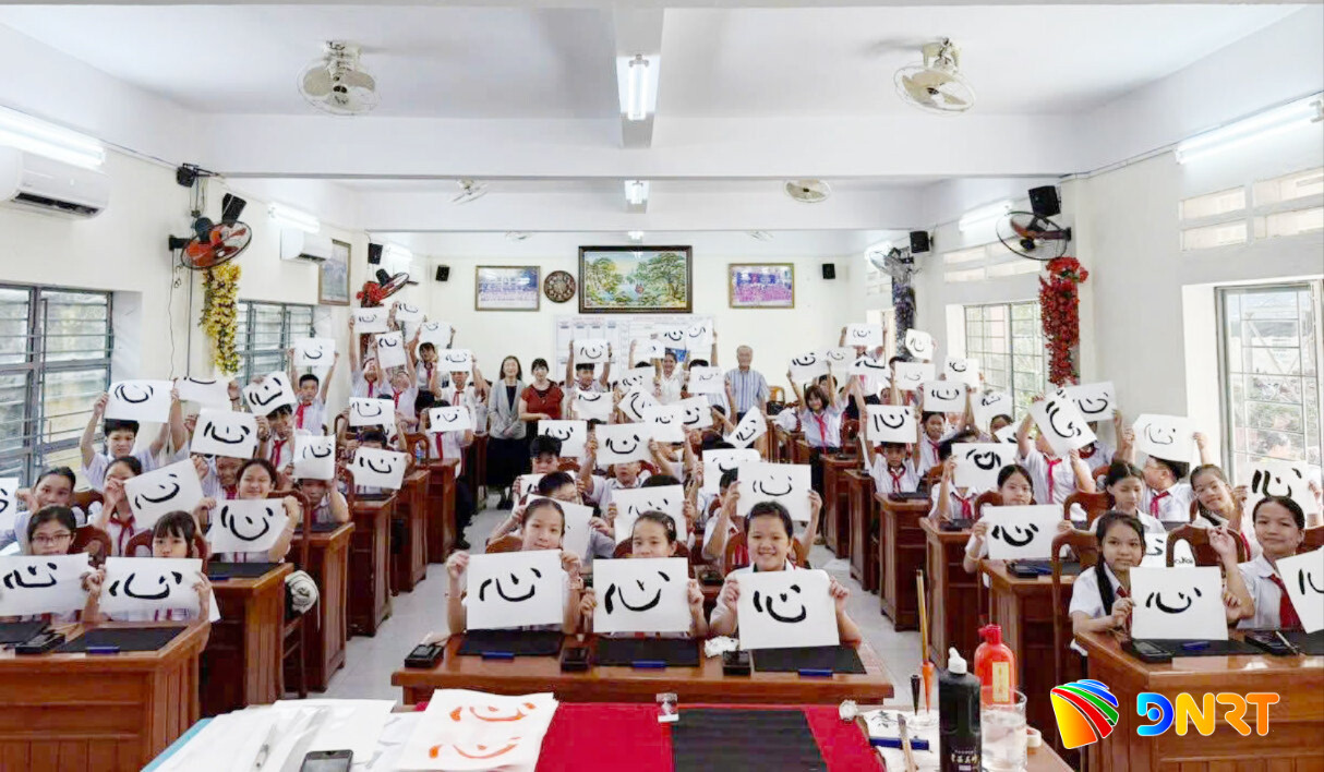 Trải nghiệm thư pháp Nhật Bản tại THCS Nguyễn Lương Bằng