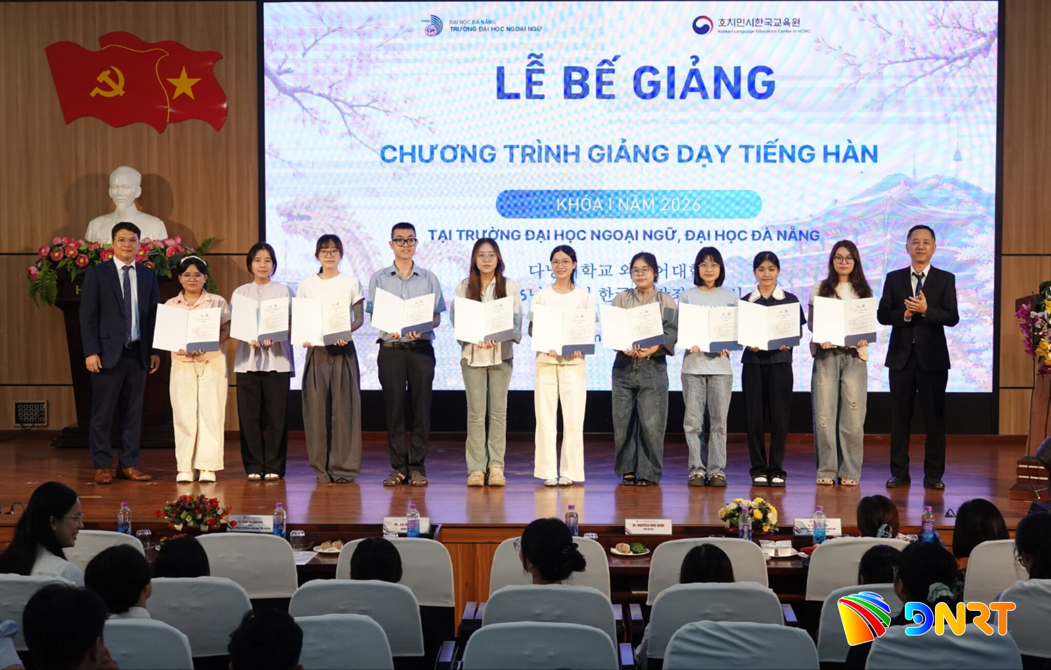 Bế giảng chương trình dạy tiếng Hàn cho người dân