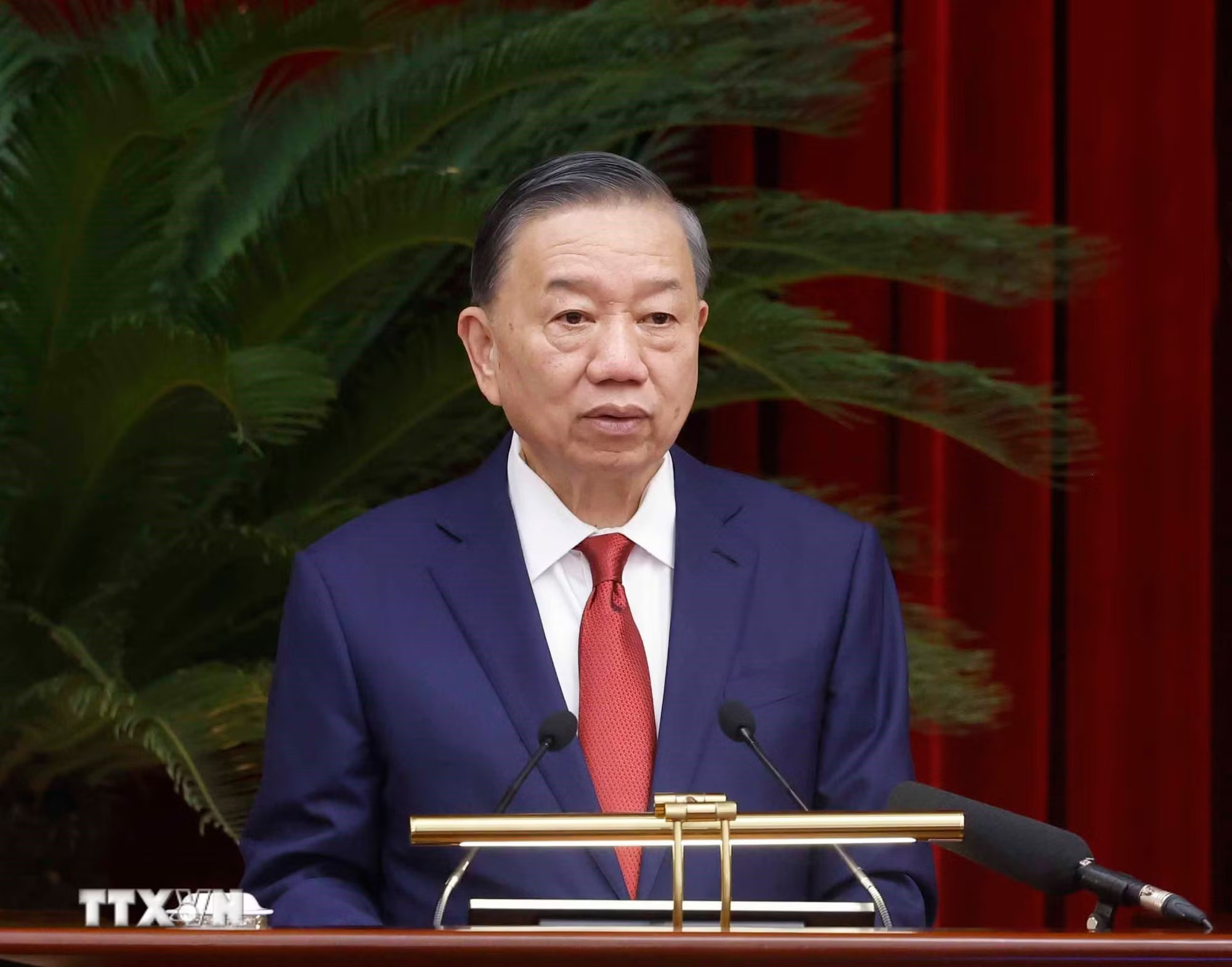 Tổng Bí thư, Chủ tịch nước Tô Lâm phát biểu bế mạc Hội nghị lần thứ tư Ban Chấp hành Trung ương Đảng khóa XIV. (Ảnh: Thống Nhất/TTXVN) ttxvn_be-mac-hoi-nghi-lan-thu-tu-ban-chap-hanh-trung-uong-dang-khoa-xiv-9073917-2.jpg