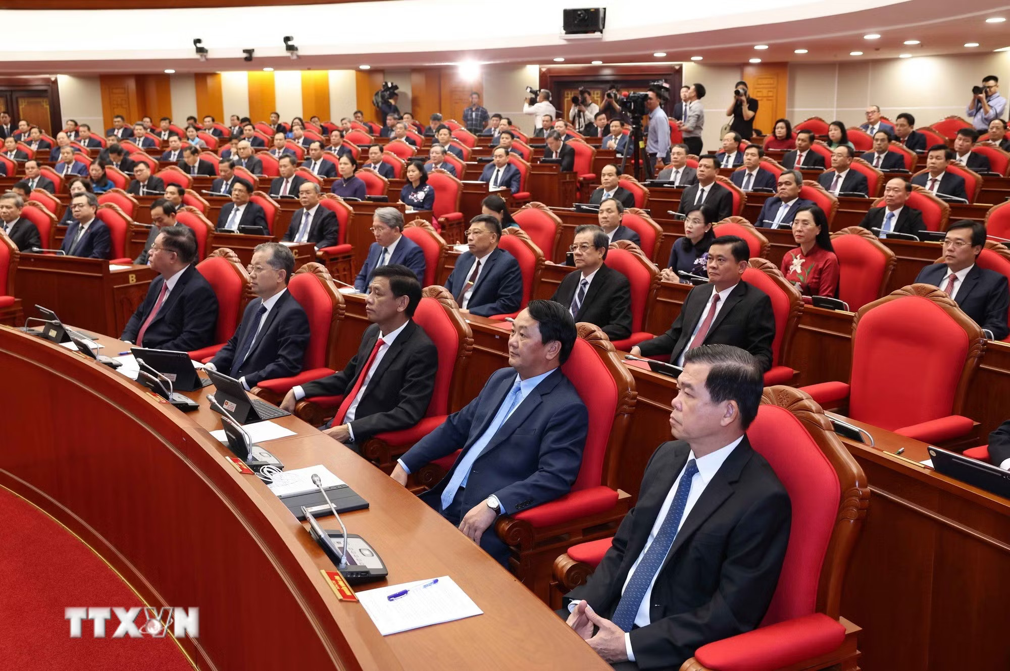 Các đại biểu tham dự phiên Bế mạc Hội nghị lần thứ tư Ban Chấp hành Trung ương Đảng khóa XIV. (Ảnh: Thống Nhất/TTXVN) ttxvn_be-mac-hoi-nghi-lan-thu-tu-ban-chap-hanh-trung-uong-dang-khoa-xiv-9074058-22.jpg