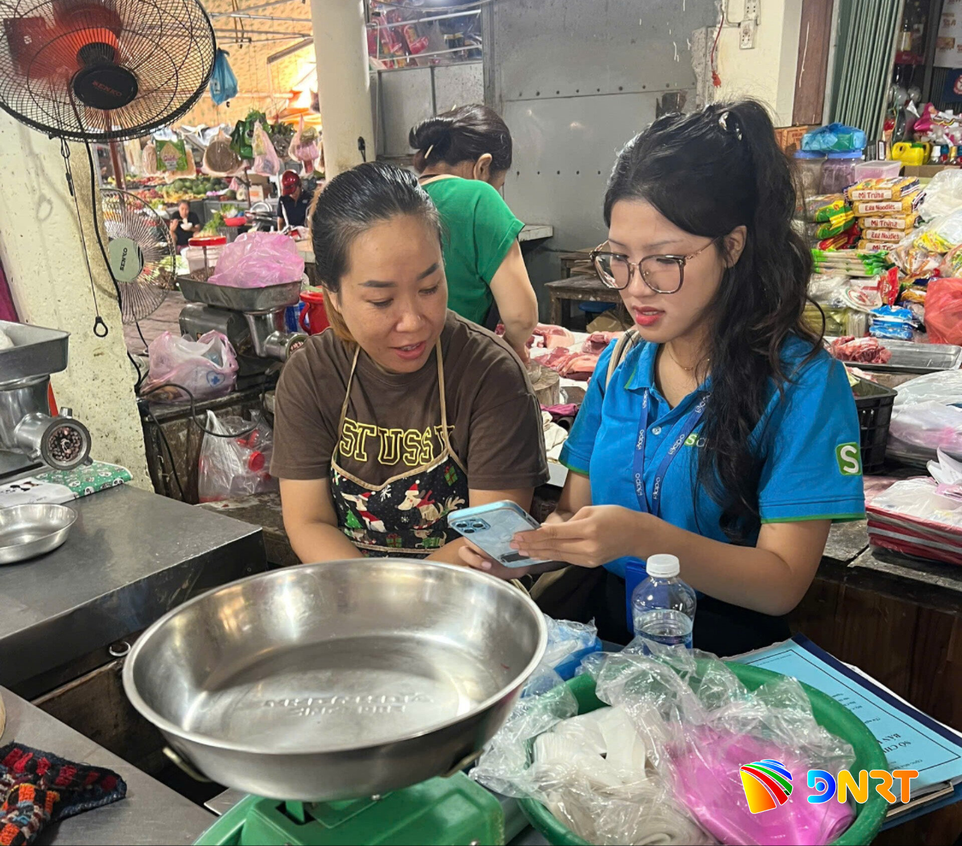 Phường Hội An Tây đưa các giải pháp số đến trực tiếp người dân, hộ kinh doanh