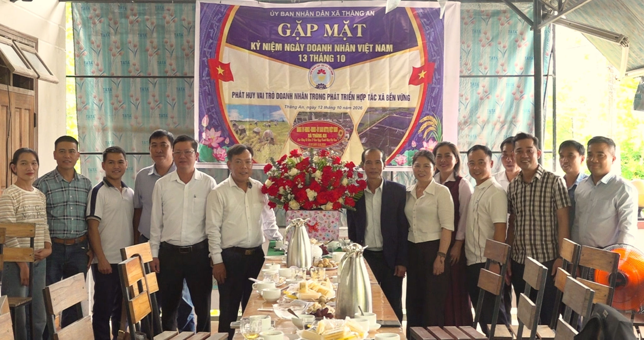ANH GAP MAT DOANH NHAN 1