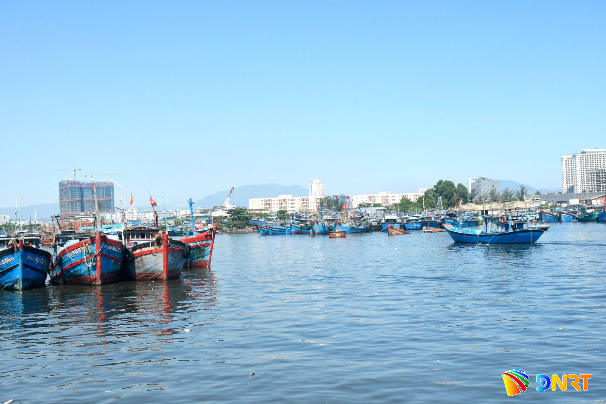 au-thuyen-tho-quang.jpg