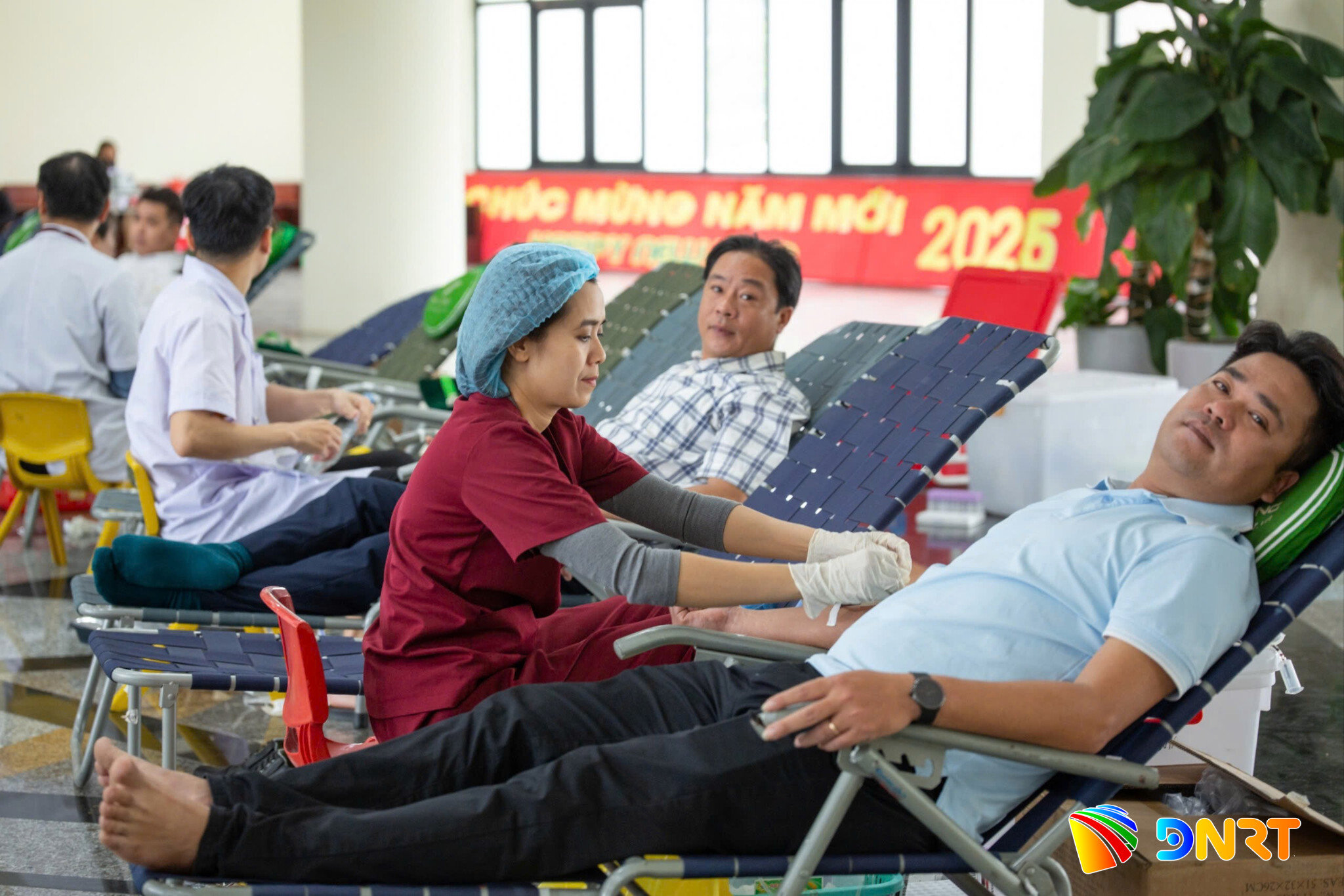 Anh Trịnh Trần Xuân Duy luôn tiên phong trong các đợt hiến máu tình nguyện tại địa phương. Ảnh: MỸ LỆ.