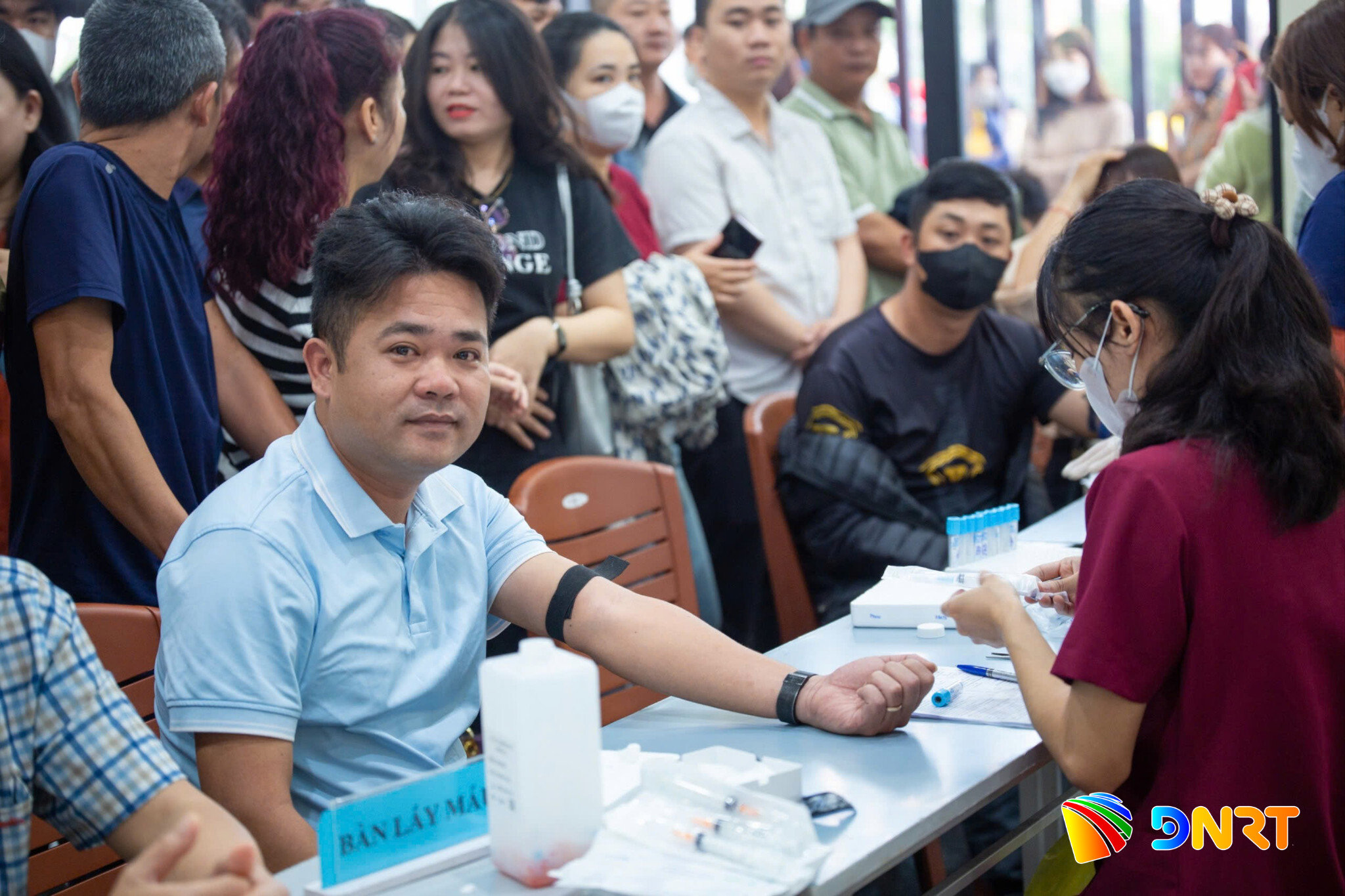 Anh Trịnh Trần Xuân Duy luôn tiên phong trong các đợt hiến máu tình nguyện tại địa phương. Ảnh: MỸ LỆ.