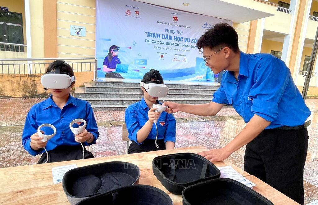 Đoàn viên thanh niên trải nghiệm khám phá công nghệ