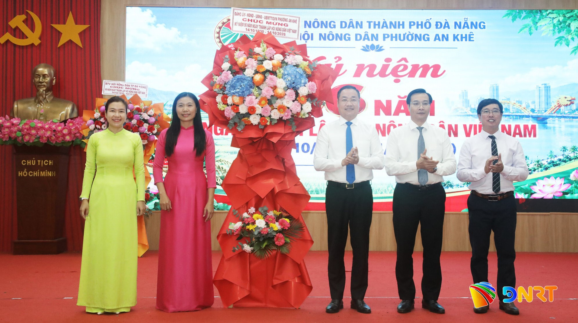 lanh-dao-phuong-tang-hoa(1).jpg
