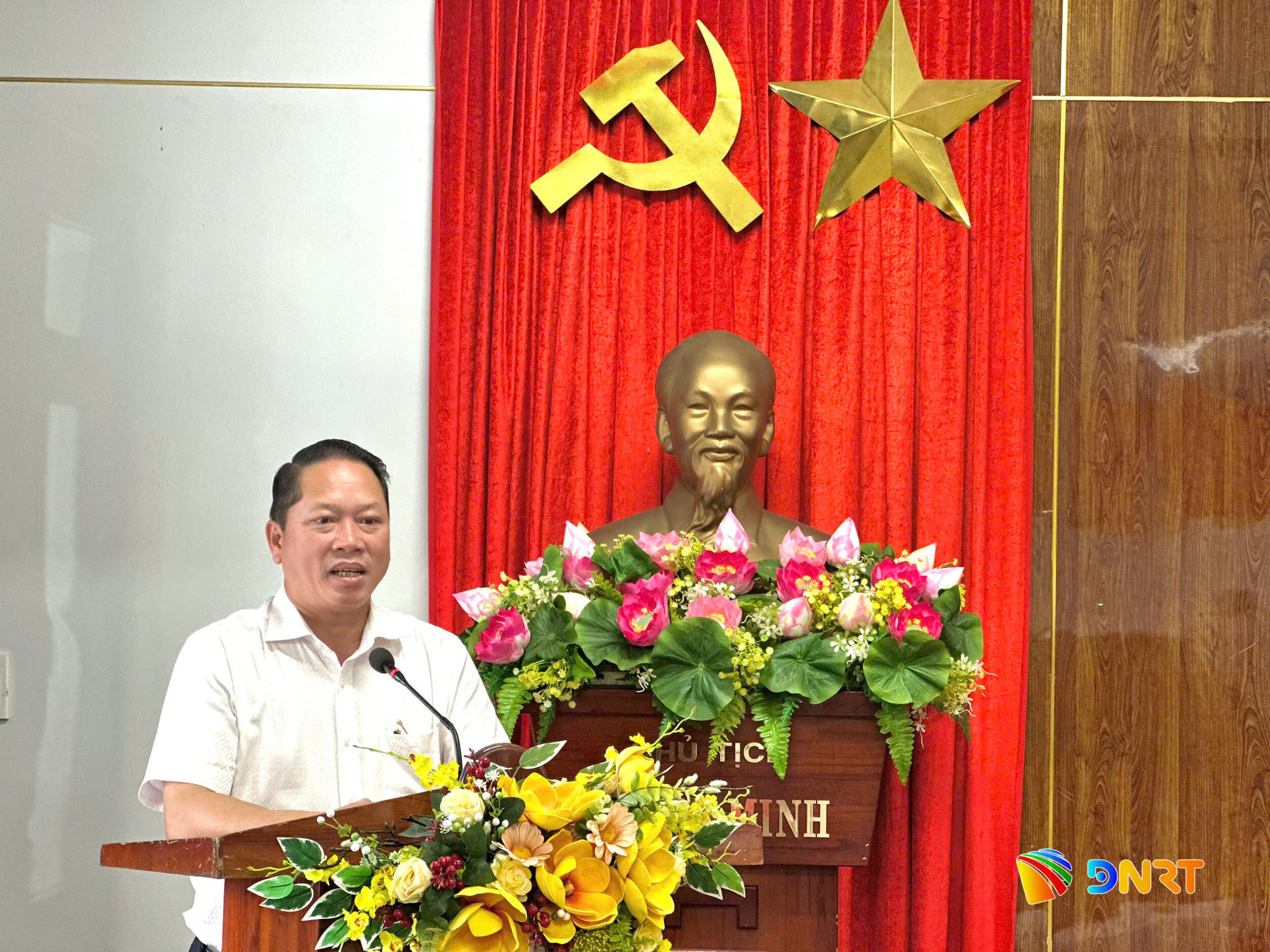 Chủ tịch UBND phường An Hải pahts biểu tại buổi trao thẻ BHYT cho học sinh
