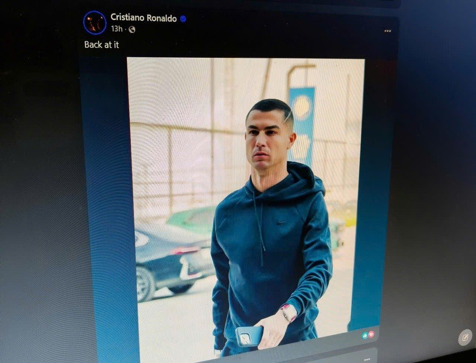 Cristiano Ronaldo xuất hiện cùng chiếc iPhone 15 Pro