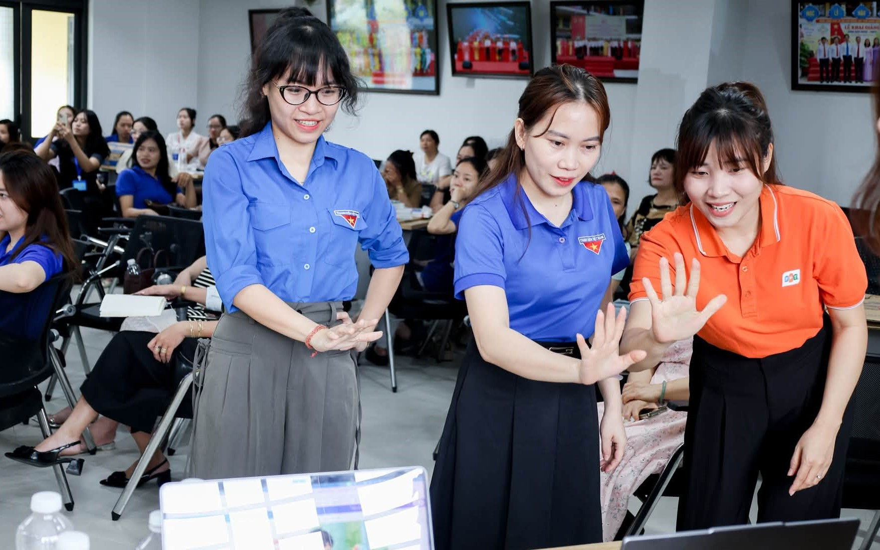 Giáo viên các trường tiểu học tham gia tập huấn STEM