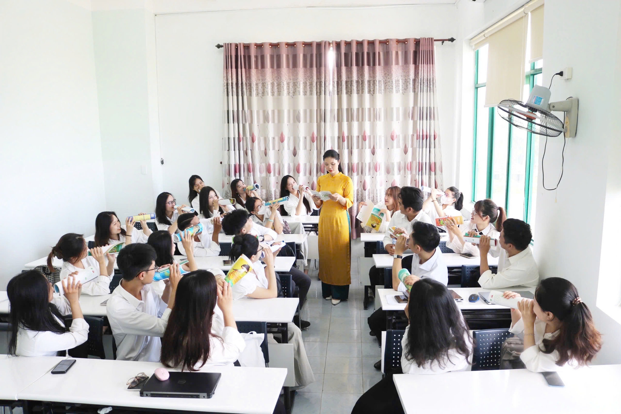 Sinh viên ngành Sư phạm Địa lý, Trường Đại học Sư phạm (Đại học Đà Nẵng) trong một giờ học