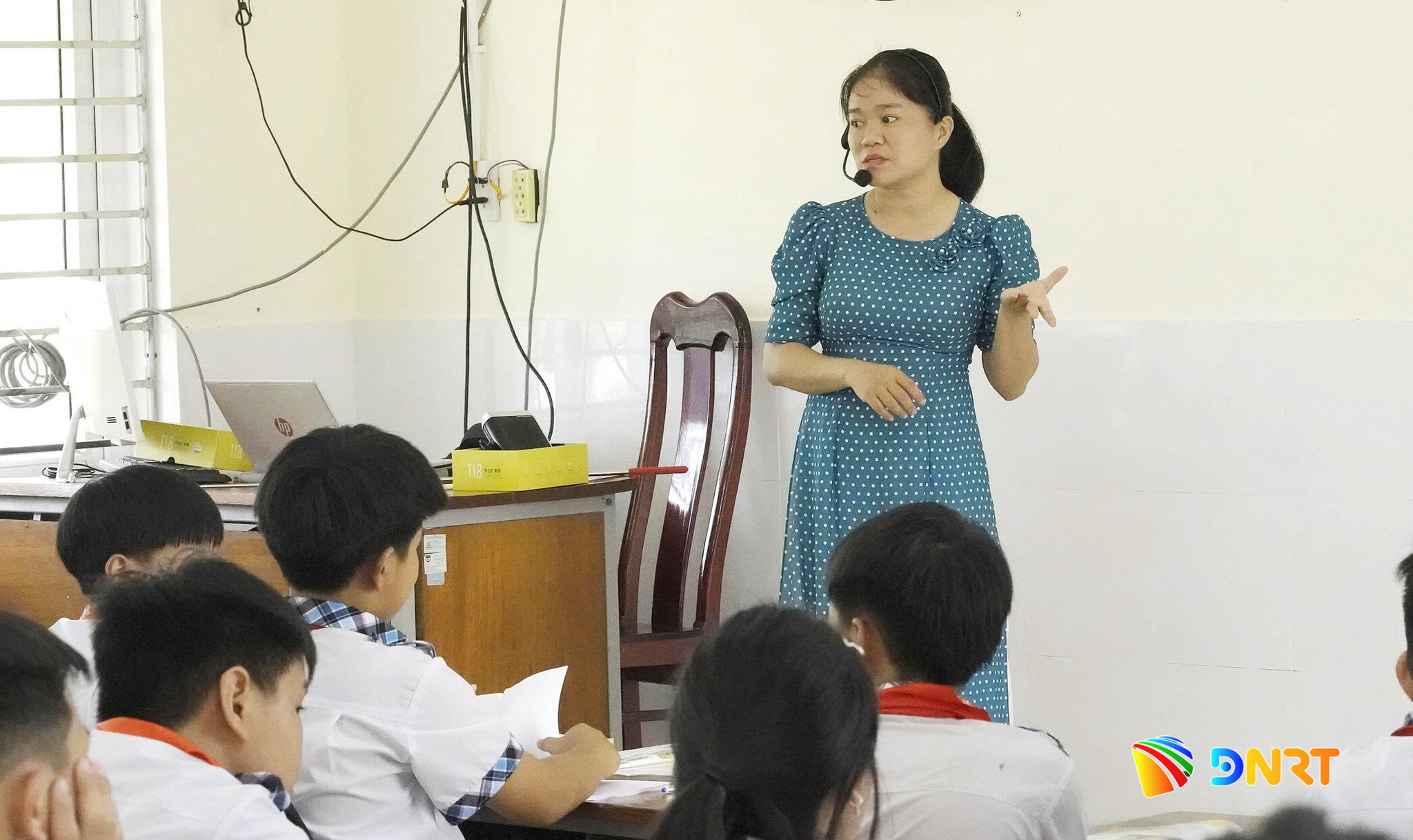 2 - Giáo viên Trường THCS Huỳnh Thúc Kháng (xã Quế Phước) đã dùng trí tuệ nhân tạo AI hoàn thiện giáo án và tăng tính trải nghiệm cho học sinh