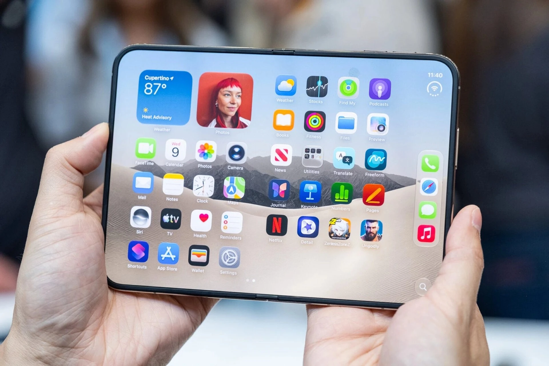 Mẫu điện thoại iPhone Duo nhận được sự quan tâm lớn của cộng đồng công nghệ