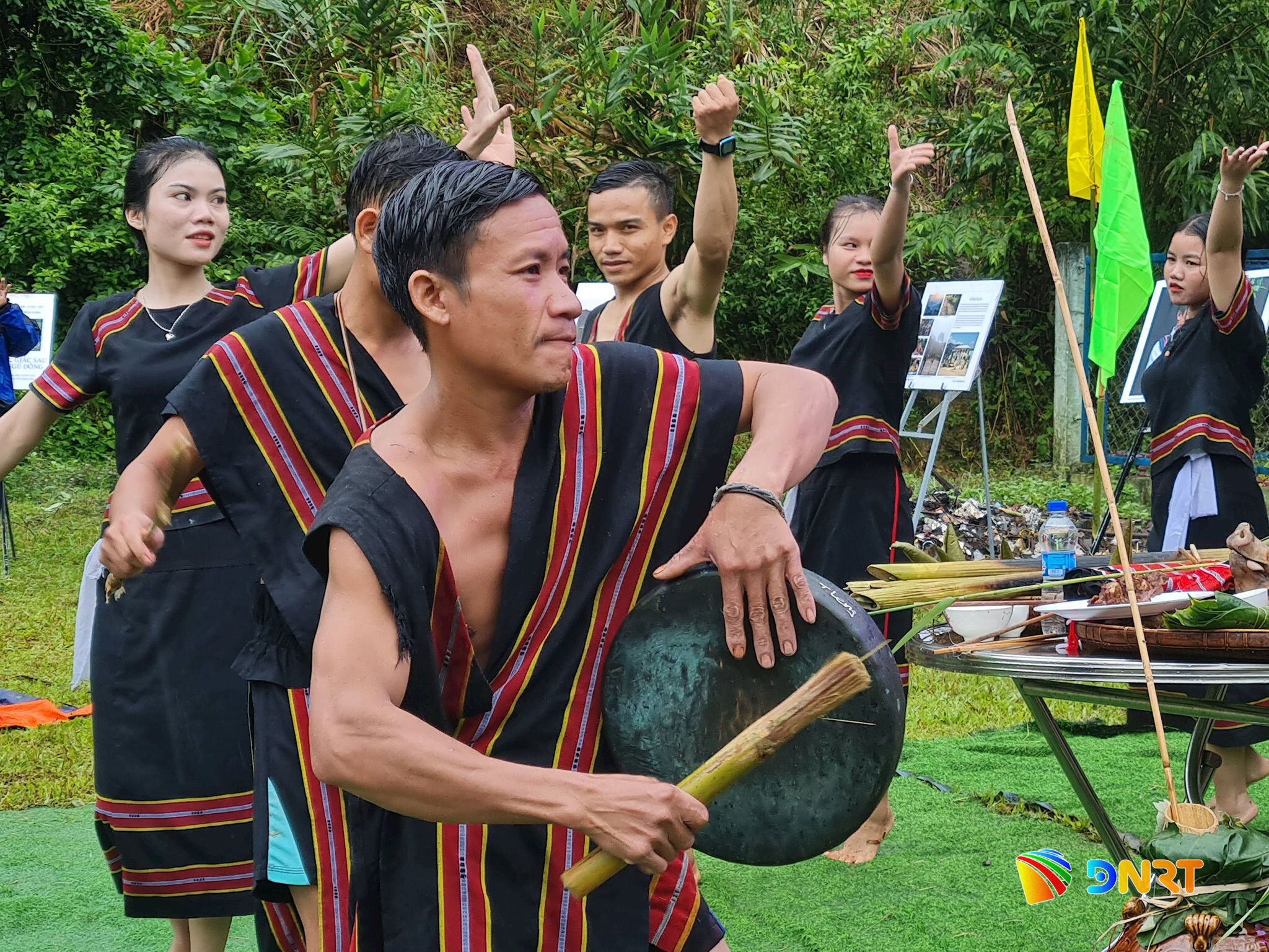 anh2traleng.jpg