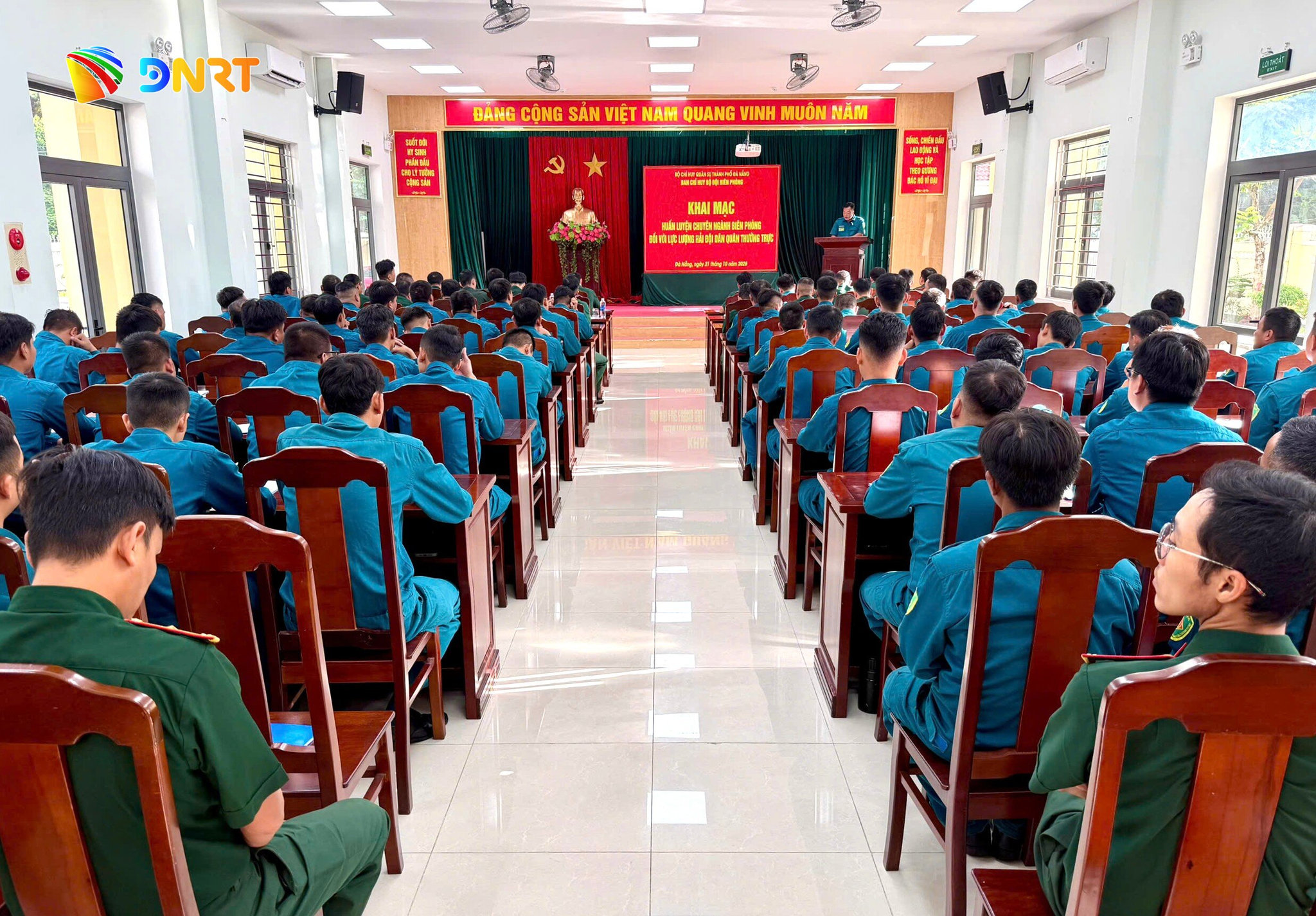 Quang cảnh buổi khai mạc