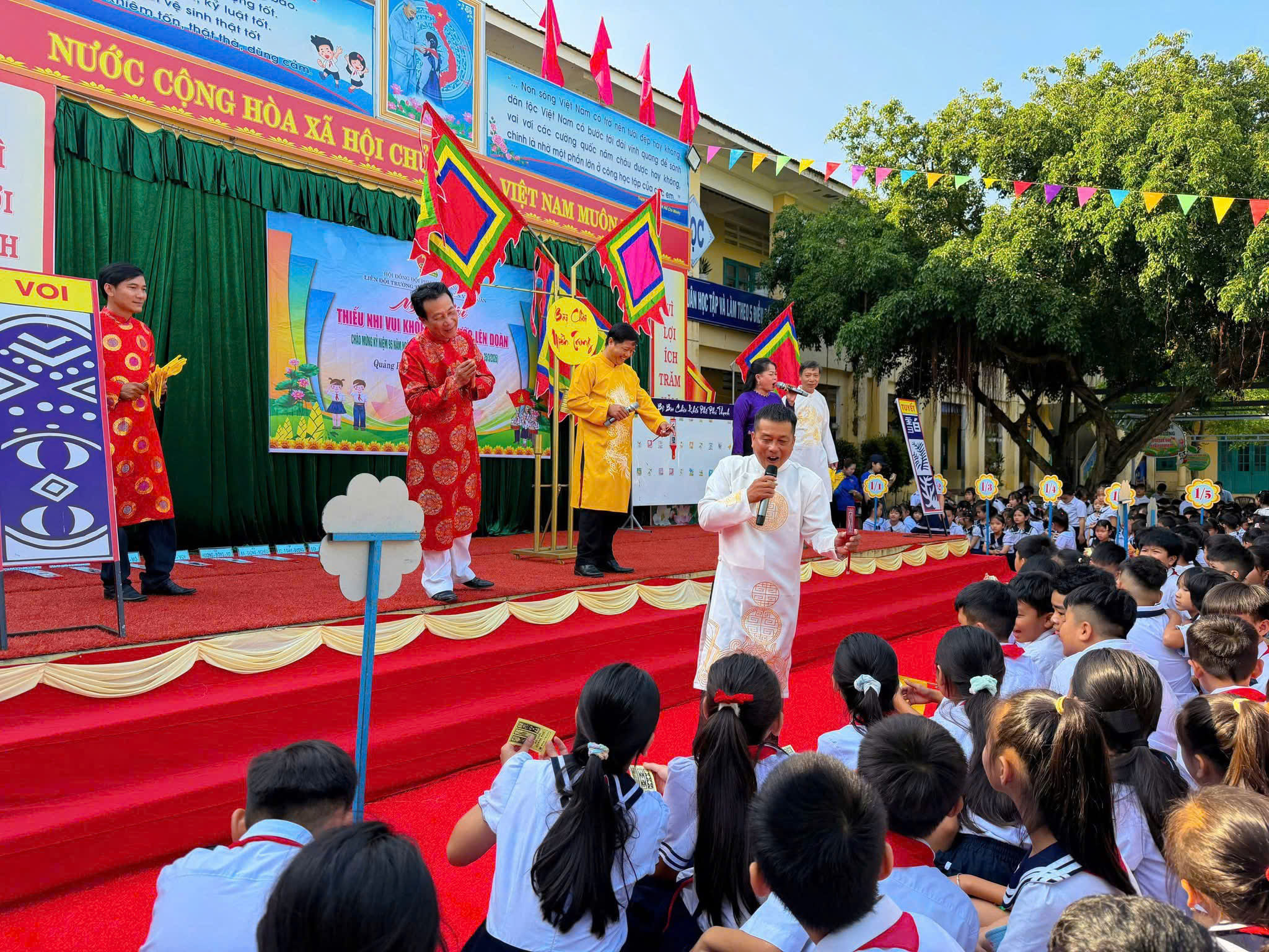 Một buổi biểu diễn của Câu lạc bộ Bài chòi Phú Thạnh (phường Quảng Phú).