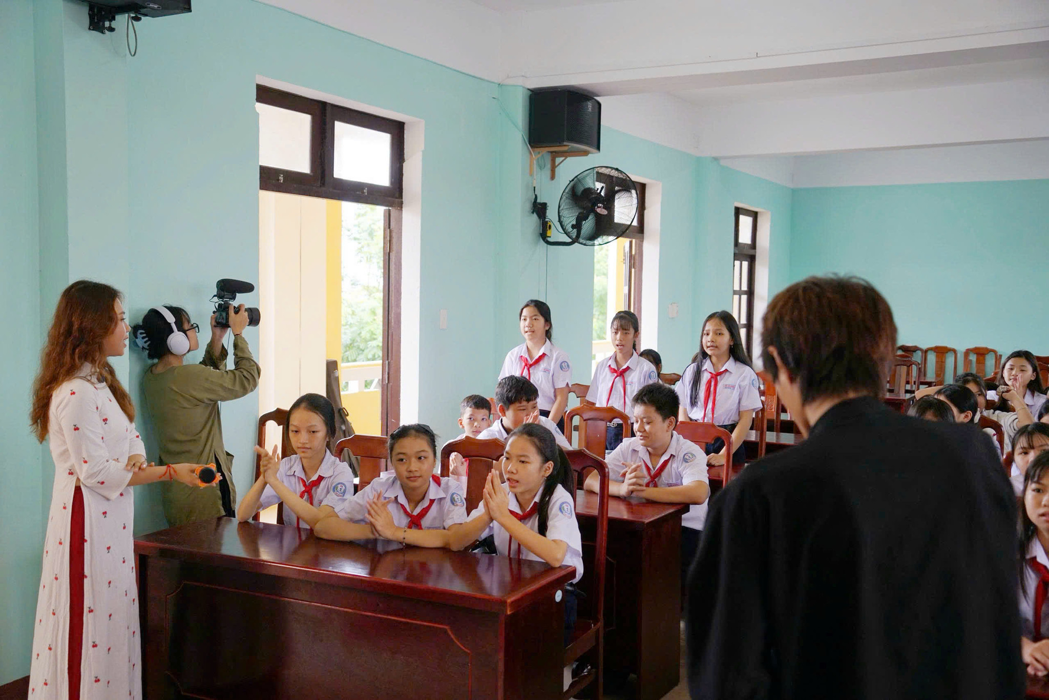 Những thước phim ghi lại quá trình học sinh học hát bài chòi là một phần tư liệu phục vụ xây dựng bộ học liệu điện tử tại Hội An.