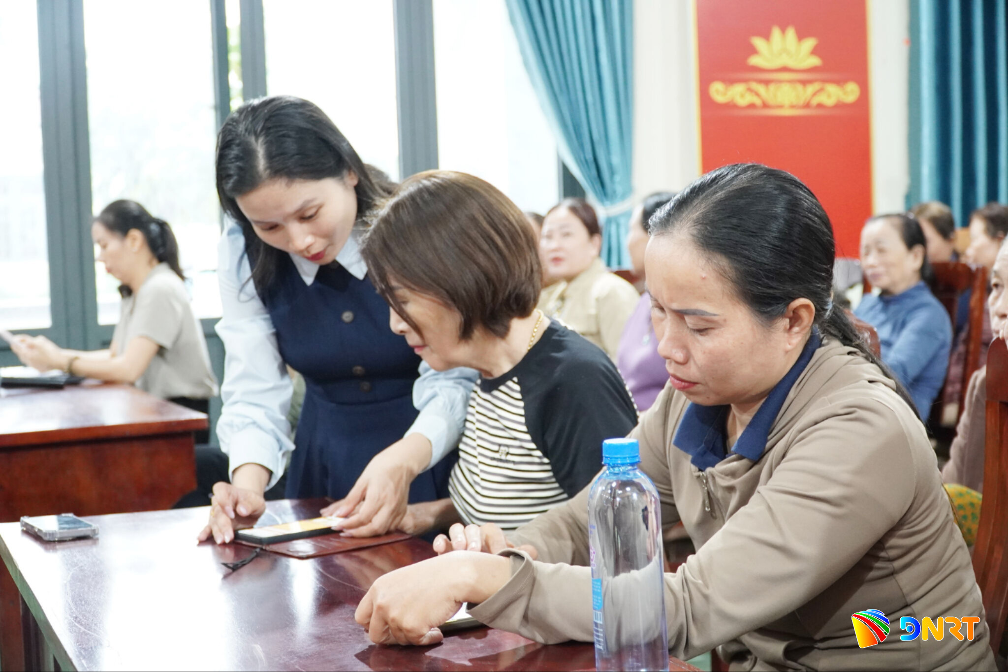 anh-phuoc-tra-chuyen-doi-so-2-4e14dd1d7cdfaee197ce46cec9aa37d9.jpg