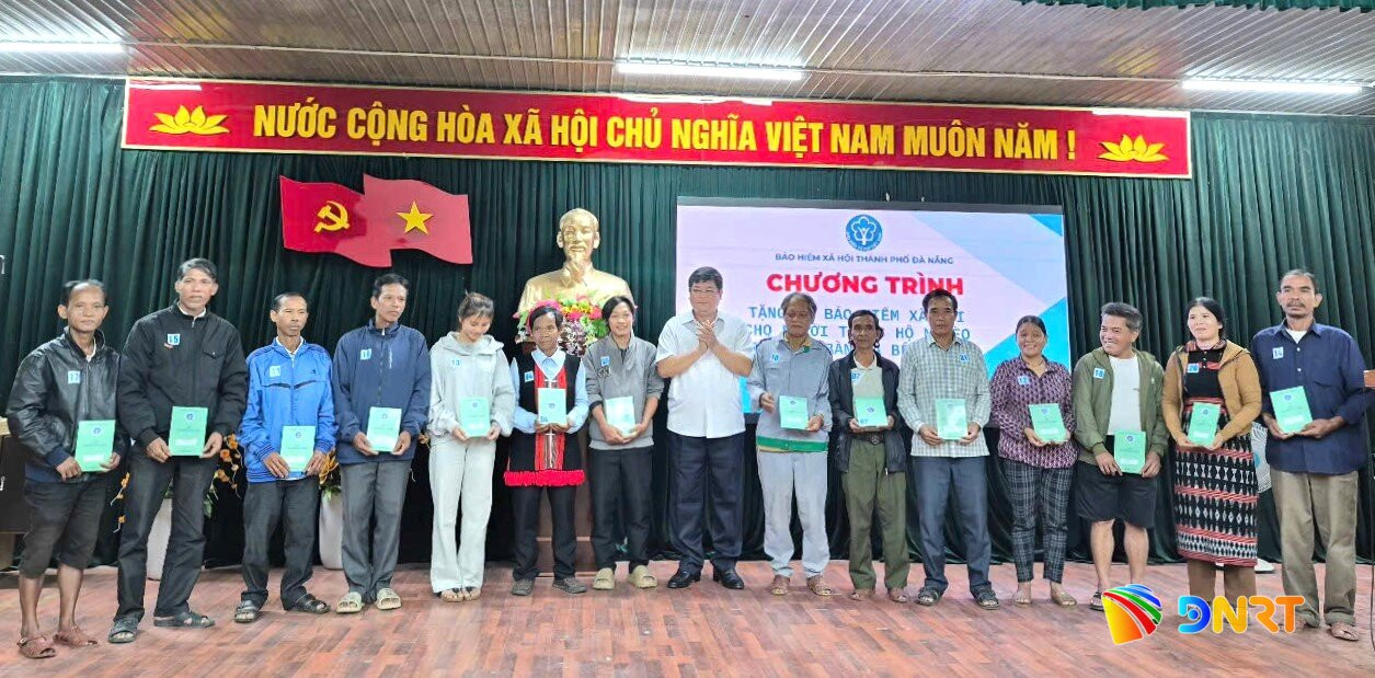 anh-trao-so-bao-hiem(1).jpg
