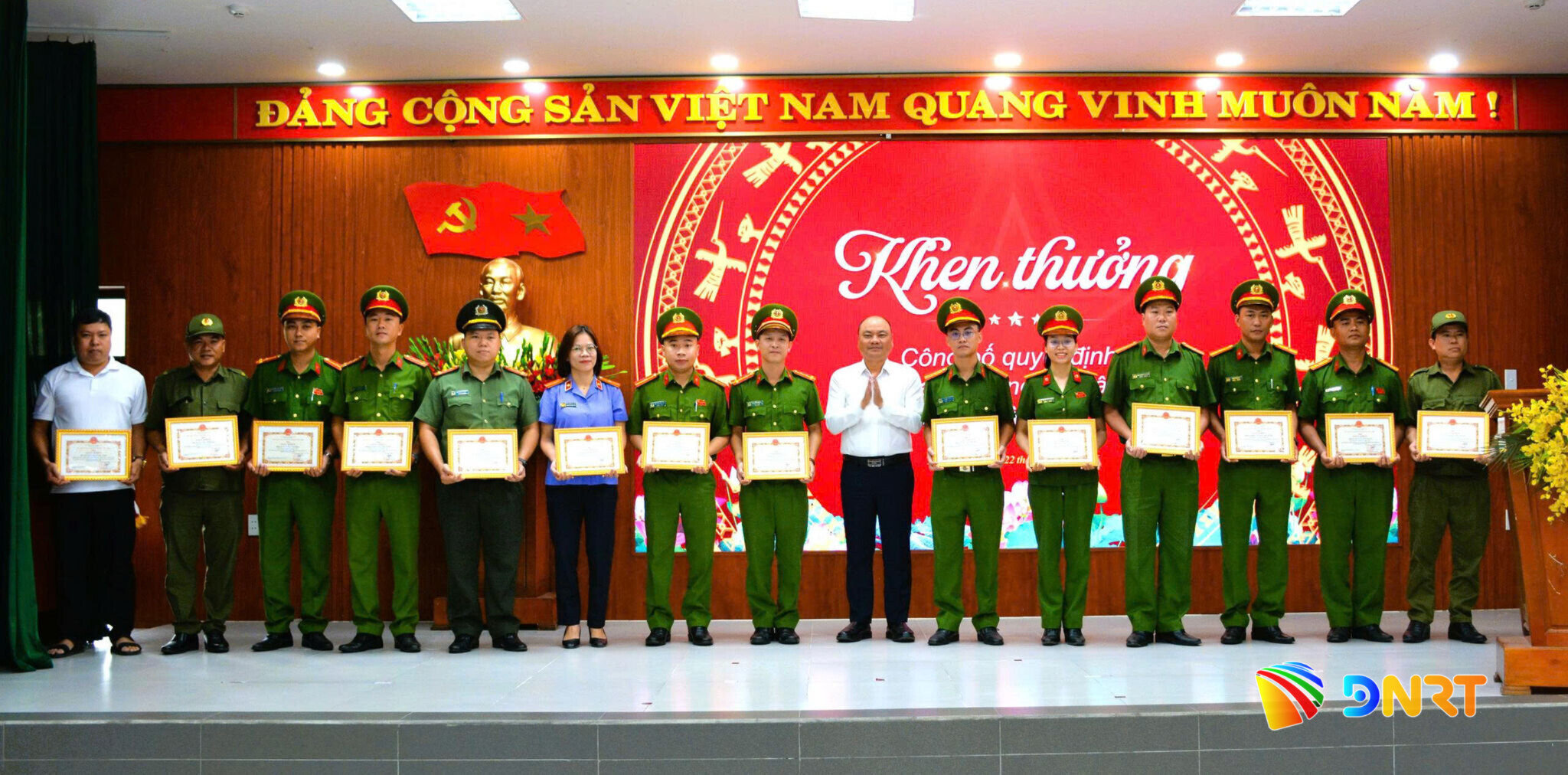 Các tập thể, cá nhân đạt thành tích xuất sắc được khen thưởng trong dịp này. Ảnh: PV