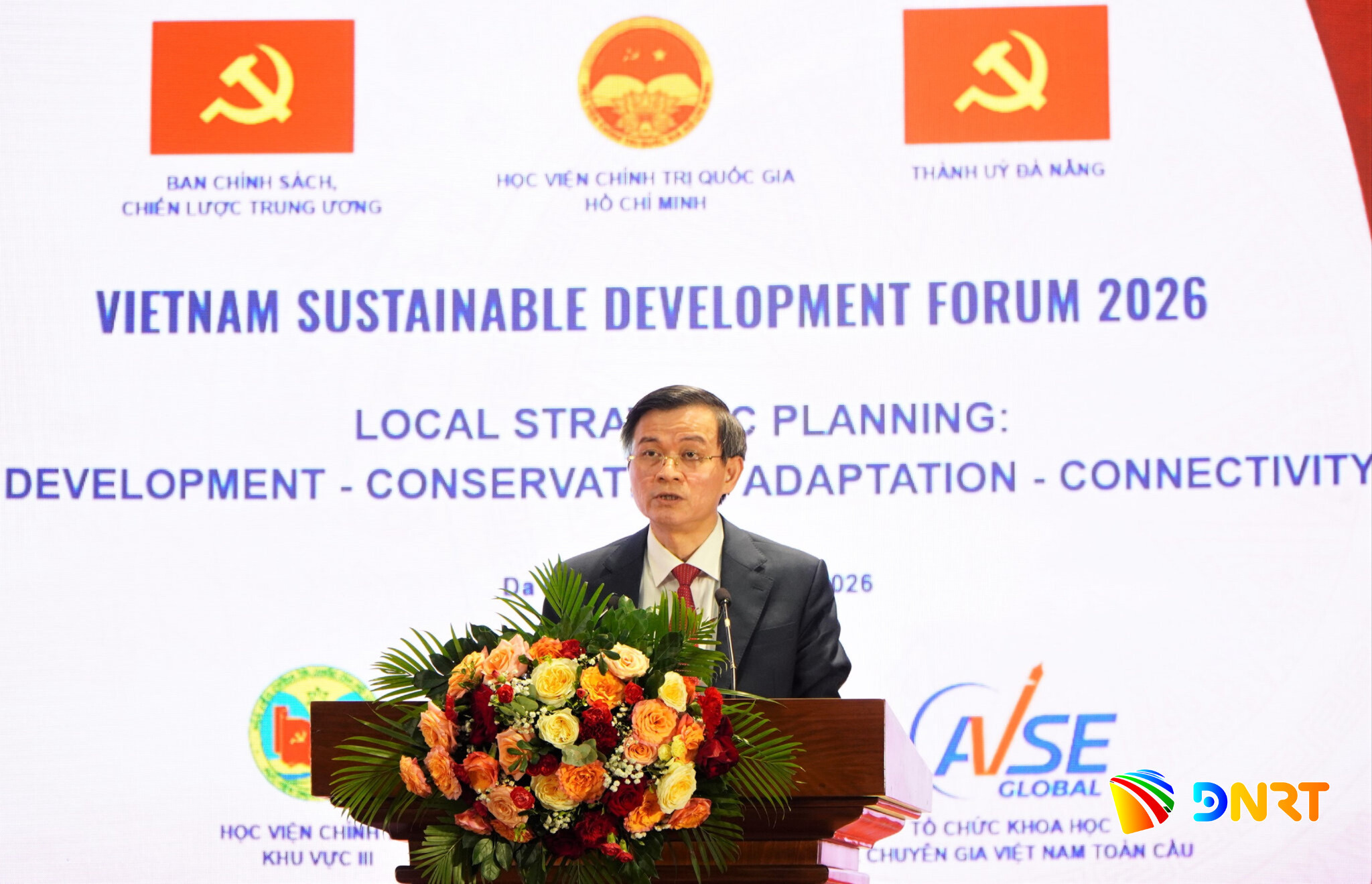 Giám đốc Học viện Chính trị quốc gia Hồ Chí Minh Đoàn Minh Huấn phát biểu tổng kết diễn đàn. Ảnh: VINH ANH