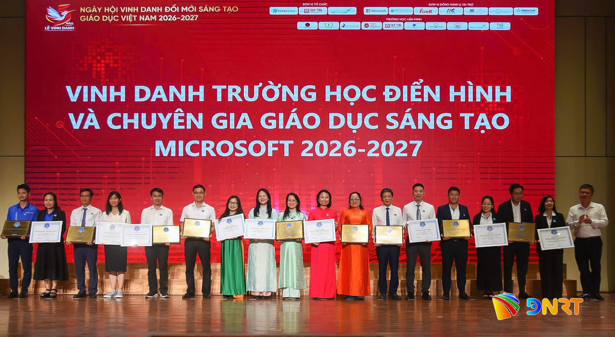 VINH DANH