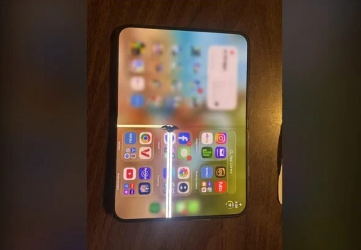 Màn hình iPhone Duo bị hỏng nứt dọc chỉ sau 3 giờ bóc hộp