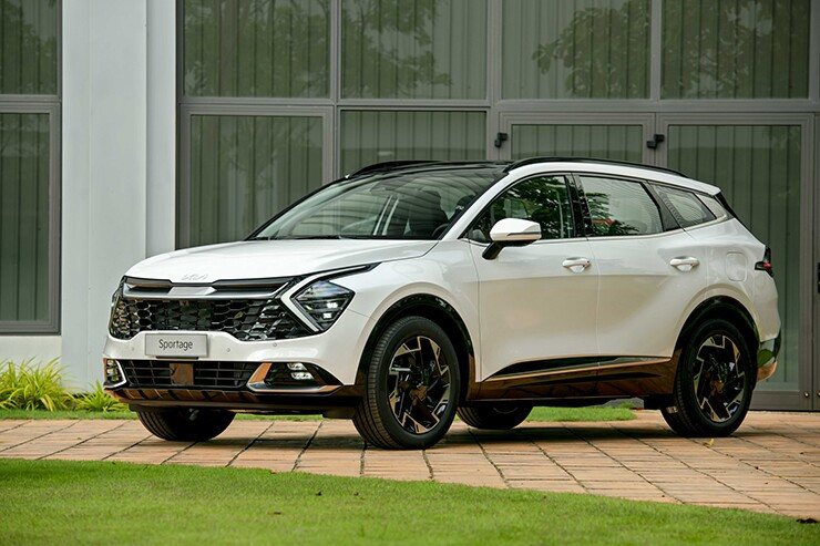 Bảng gi&aacute; lăn b&aacute;nh v&agrave; ưu đ&atilde;i của KIA Sportage tại thị trường Việt Nam