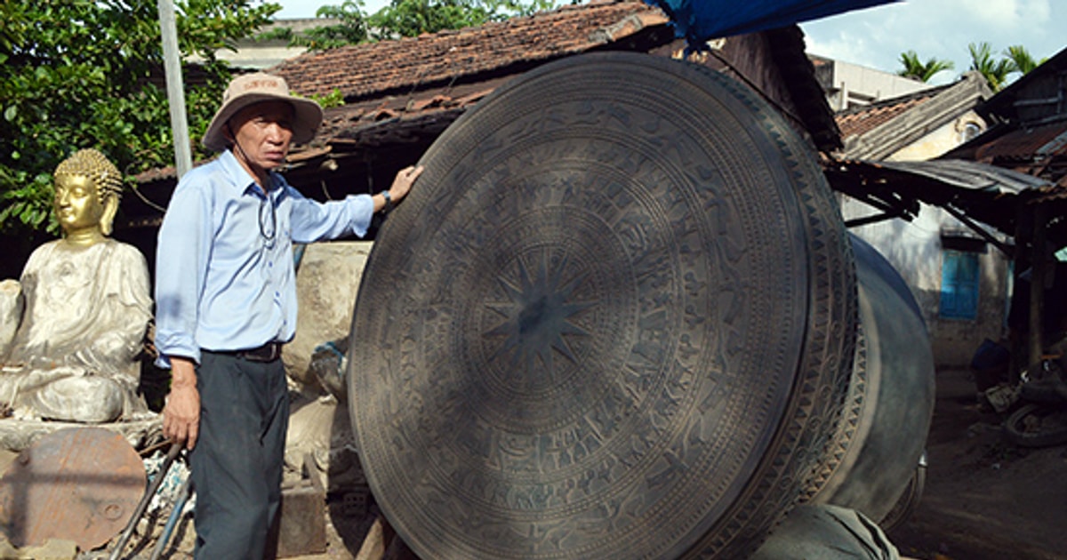 Casting successfully 1 ton version of Dong Son drum