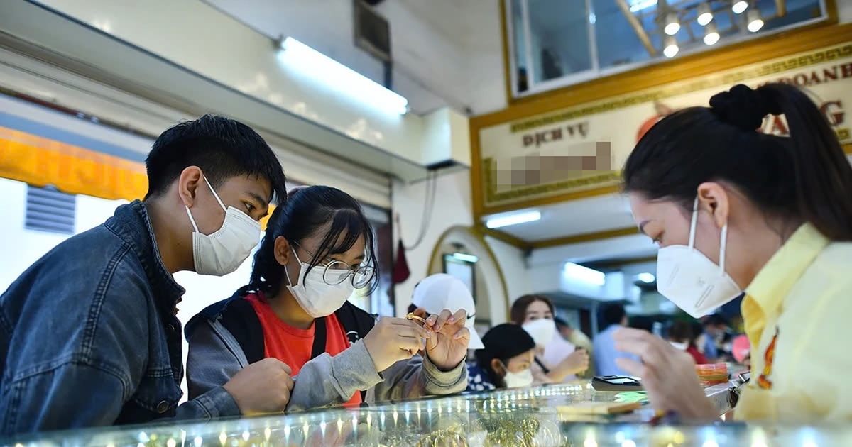 Giá vàng hôm nay 20/3: Giá vàng giảm xuống dưới 100 triệu