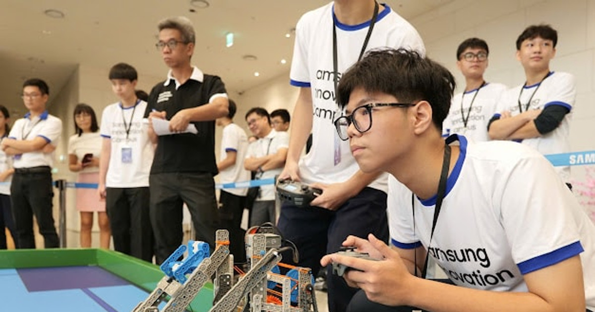 Two Da Nang teams win Samsung innovation tech contest in Vietnam