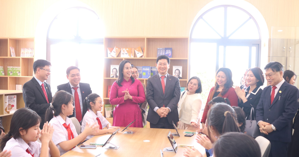 Inauguration of Yongin Community Digital Library in Quang Phu
